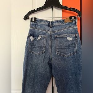 American Eagle Highest Rise Mom Jean (Women’s size 4 regular)
